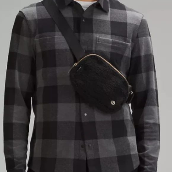 lululemon Everywhere Fleece Belt Bag 1L Fleece in Black/Gold - Picture 5 of 6